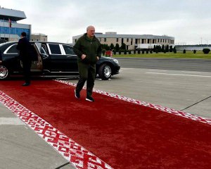 Лукашенко прилетів на зустріч з Путіним у Росію