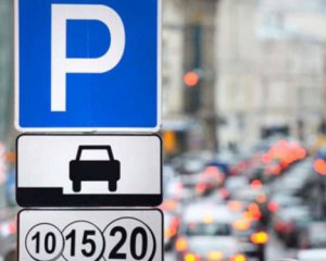 Паркування у столиці знову стало платним: що потрібно знати