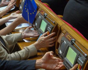 Рада підтримала відновлення е-декларування. Центр протидії корупції вже побачив схему