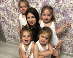 День близнюків: як змінились за три роки єдині в Україні ідентичні дівчатка