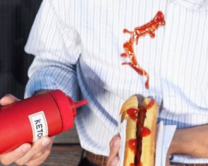 Как вывести пятно от кетчупа с белой одежды: эффективные способы