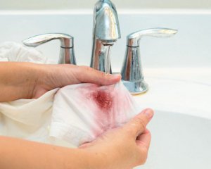 Як вивести пляму від крові з одягу: сім ефективних способів