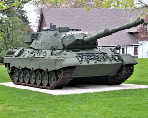 Невідома держава купила для України танки Leopard 1