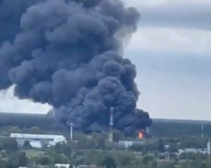 У Підмосков&#039;ї знову палає. В небі – чорний стовп диму