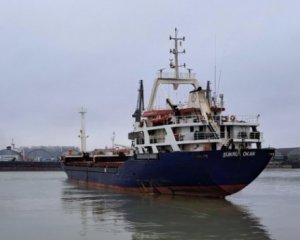 Открыли &quot;предупредительный огонь&quot;: Россия принудительно остановила иностранное гражданское судно в Черном море