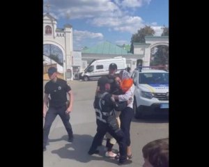 Віряни Московської церкви спровокували сутички з поліцією на території Києво-Печерської лаври