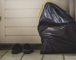 Не виносьте сміття з хати: головна заборона дня, якій є пояснення