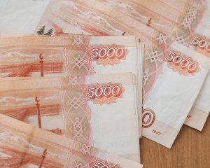 Росія розглядає жорсткі обмеження, щоб урятувати рубль – ЗМІ