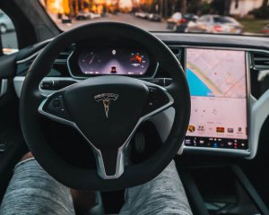 Можно сэкономить: Tesla будет продавать более дешевые модели