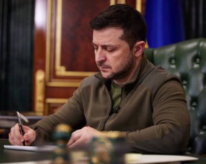 В Украине продолжили военное положение и всеобщую мобилизацию: Зеленский подписал закон