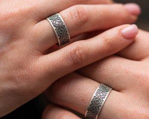 Яким словом замінити кальку "холостяк"