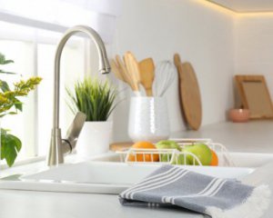 Трюк з мікрохвильовкою, яка ідеально очистить кухонні рушники