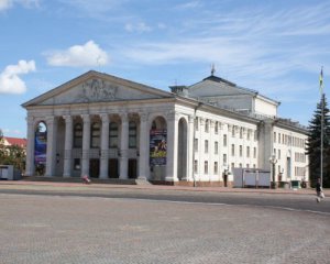 Показали, який вигляд має Чернігівський драмтеатр після ракетного теракту