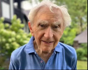 101-летний невролог рассказал о своем секрете долголетия