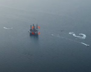 У Чорному морі відбувся бій між українськими катерами і російським літаком – відео