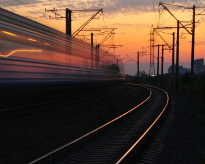 Укрзалізниця попередила про затримку багатьох потягів: список