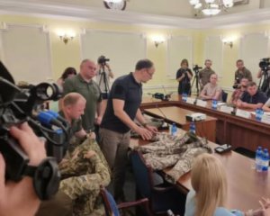 Скандал з куртками для ЗСУ: їх можна було б купити дешевше