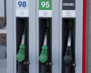 Эксперт сказал, стоит ли ожидать роста цен на топливо до 60 грн/л