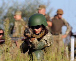 Хто з жінок має прийти до військкомату у жовтні: роз'яснення ЗСУ