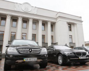 Нардепи накупили автомобілів на мільйони доларів: як влада може використати скандал