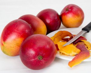 Какие фрукты можно есть с кожурой, а какие – нет