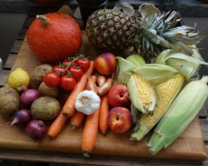 В Украине резко снизились цены на овощи и фрукты: в НБУ назвали причину