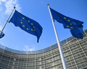 Єврокомісія закликала три країни до конструктиву щодо імпорту зерна з України