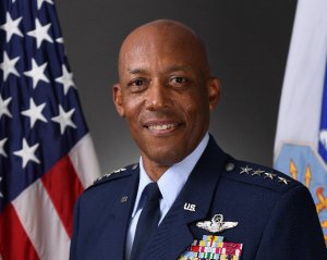 Майже 3 тис. годин за штурвалом літака: США затвердили заміну генералу Міллі