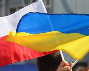 ЗМІ піднімають чутки, що Україна має бажання повалити владу в Польщі: в МЗС відреагували