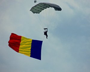 Румунія відреагувала на нічну атаку РФ і падіння уламків на її кордоні