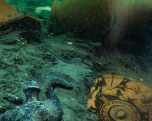 Под водой нашли древний храм