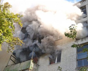 У Львові чоловік вистрибнув із четвертого поверху палаючого будинку: лікарі розповіли про його стан