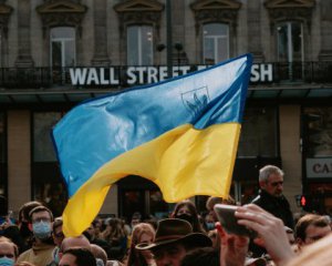 Скільки українців готові повернутися з-за кордону: опитування