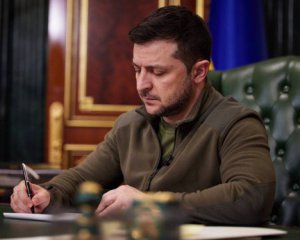 Зеленский подписал закон о выплате зарплат пленных их семьям