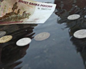 Поки Путін виступав с промовами на Валдаї, курс долара в РФ перевалив за 100 рублів