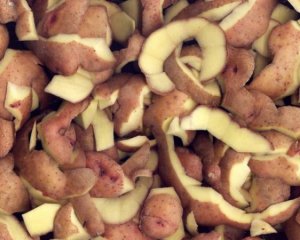 Як використати картопляне лушпиння: цікаві ідеї