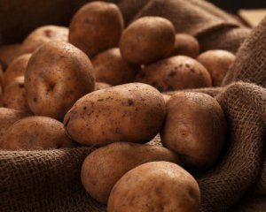 Щоб довго не псувалась: як правильно зберігати картоплю на кухні