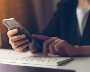 "Щоб отримати виграш, вам потрібно купити товар": як шахраї видурюють гроші