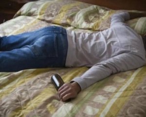 Женщина пришла домой и увидела в постели вора. Полиция рассказала, что было дальше