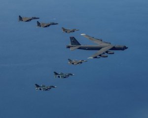 Три государства провели обучение авиации возле Кореи