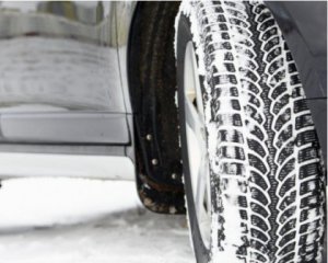 Експерти назвали оптимальну погоду, коли власникам авто слід &quot;перевзутися&quot; у зимову гуму
