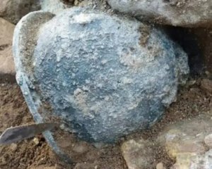 Археологи нашли древний шлем