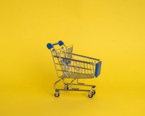 Многие украинцы не могут позволить себе необходимые продукты - опрос