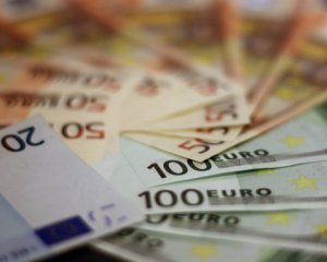Курс євро та долара: який буде у вівторок