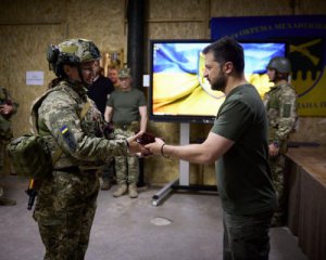 Зеленський, ЗСУ і волонтери. Кому українці довіряють найбільше і найменше