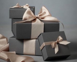 Разочаруют и испортят отношения: какие подарки не стоит дарить женщинам и мужчинам