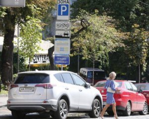Водіям нагадали, де тепер не можна зупиняти автомобіль після зміни ПДР в Україні