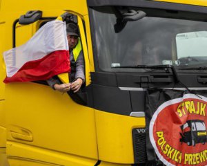 Польские перевозчики перекрыли проезд для украинских грузовиков