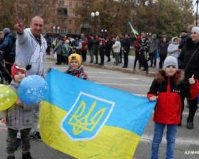 Кидались на ворожі танки, а своїх зустрічали з квітами: два роки тому звільнили Херсон