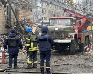 У Новогродівці розібрали всі завали частково зруйнованого будинку: родину з 8-річною дитиною не знайшли